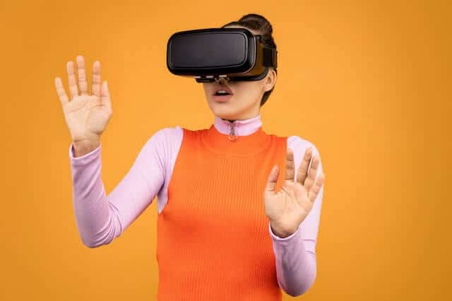How to Make Money with a VR Gaming Center Business
